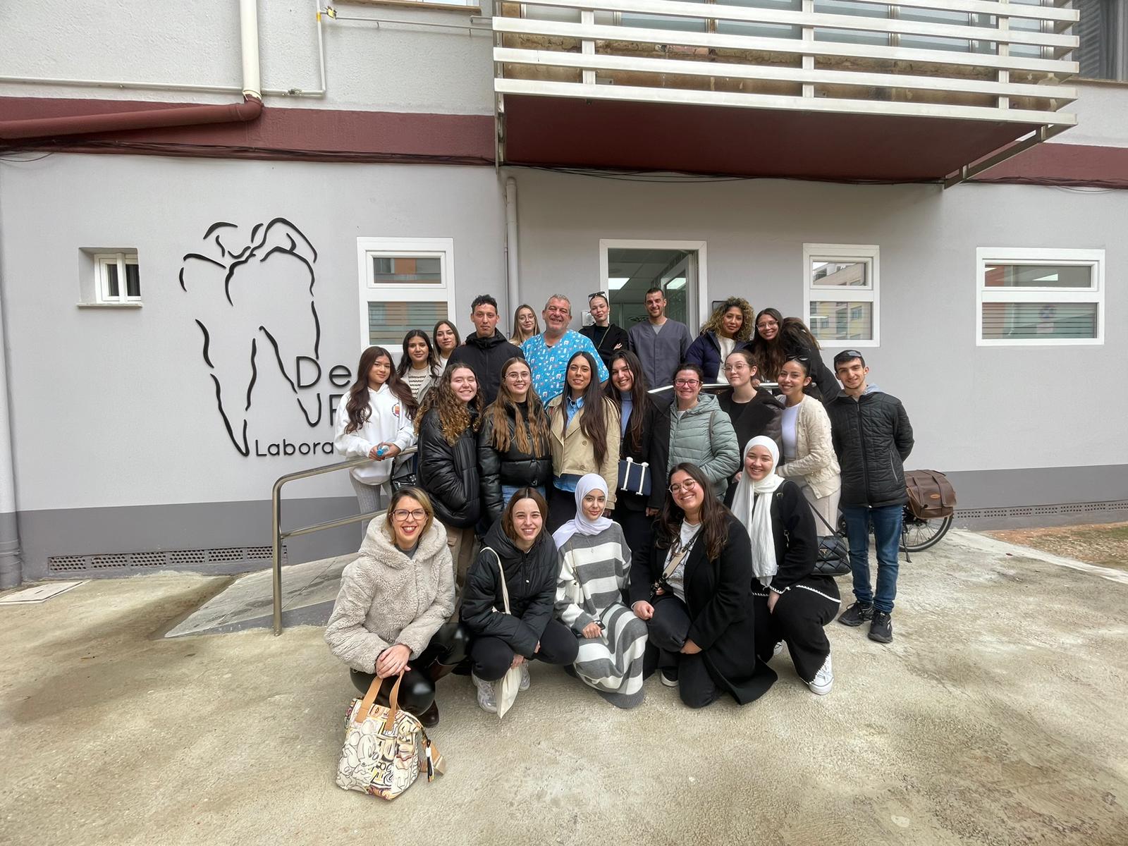  Les alumnes del CFGS d’Higiene Bucodental visiten el Laboratori Dental Ferrer